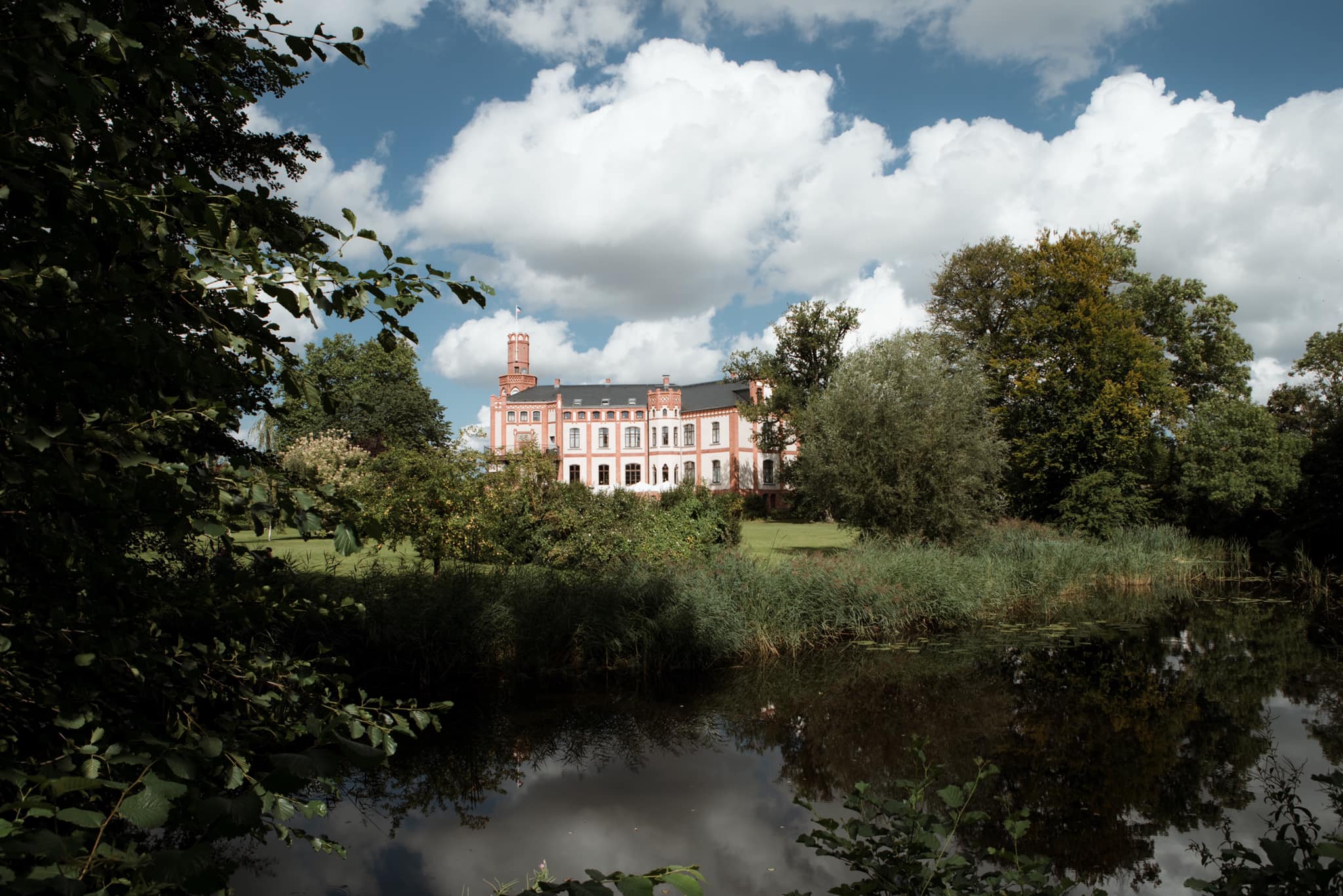 Blick auf das Schloss Gamehl, Hochzeitslocation.
