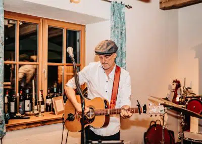 Gitarrist von Tamara Stolzenberg und Band aus München